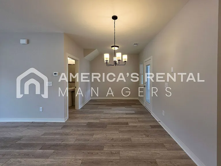 1019 Grand River Blvd W — Photo 23