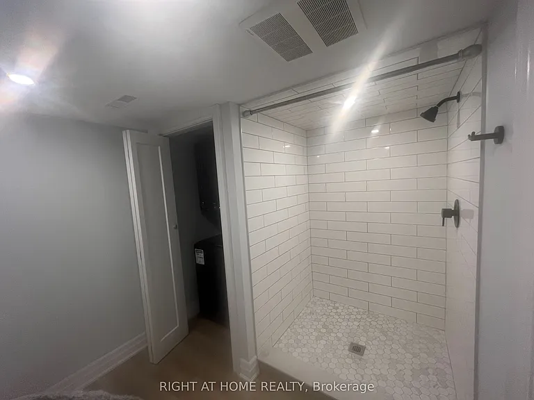 4203 Wheelwright Cres — Photo 16