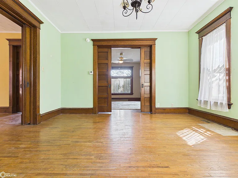 1028 Exchange St — Photo 5