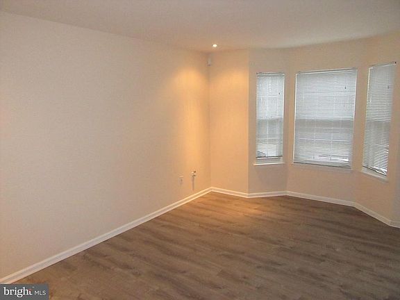 5th image of 12 Dovetree Dr