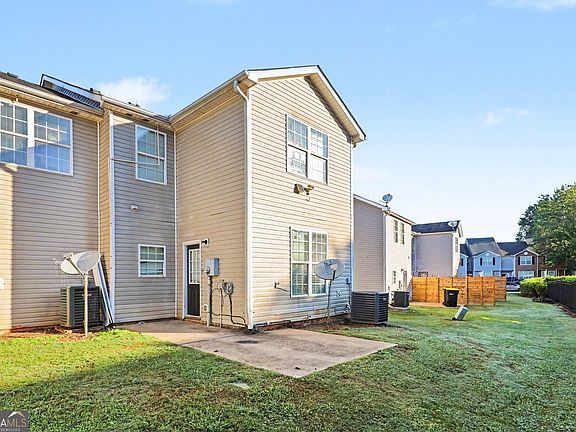 2nd image of 2262 Nicole Dr