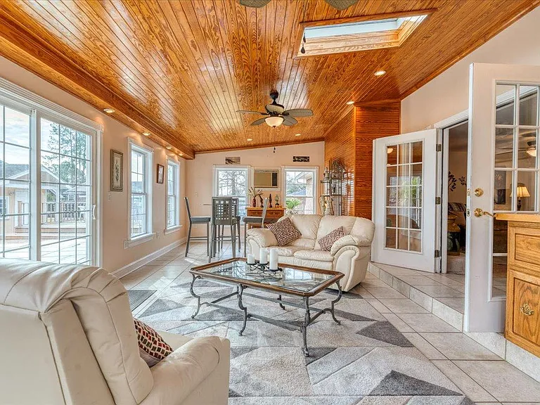 109 Swan Dr — Photo 11