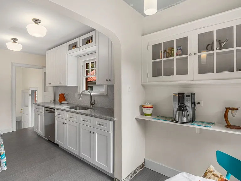 408 W 25th Ave — Photo 16