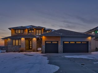 21520 Grover St, Valley, NE 68022