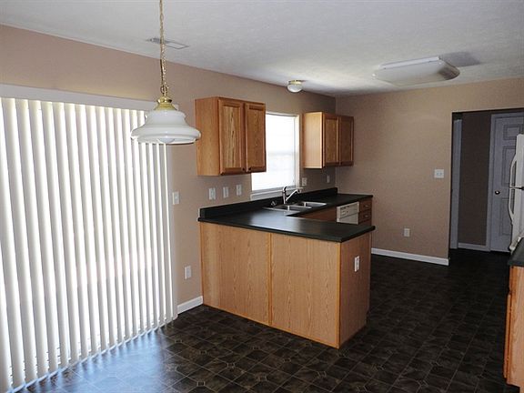 4th image of 3522 King Edward Way