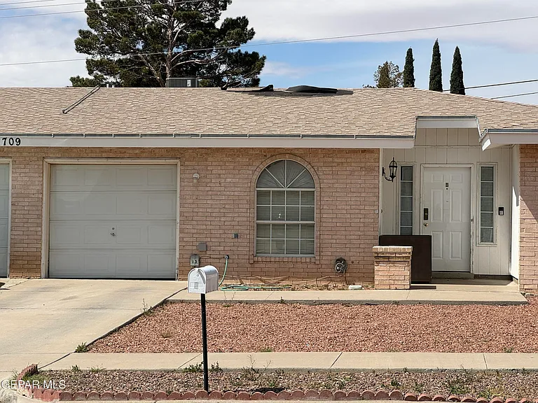 709 La Chapa Ave — Photo 1