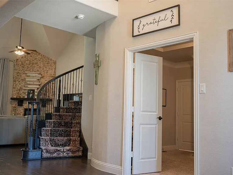 313 Airlene Ln — Photo 5