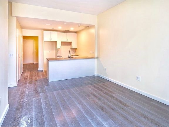4th image of 28-18 Steinway St #609