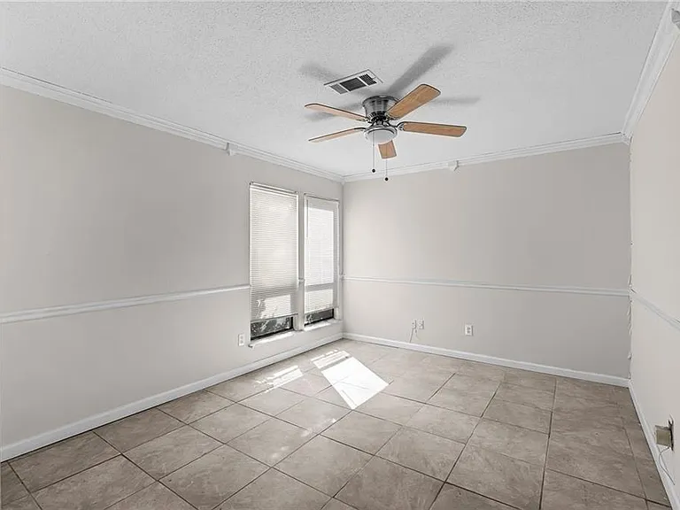 990 Chapman Ln — Photo 6
