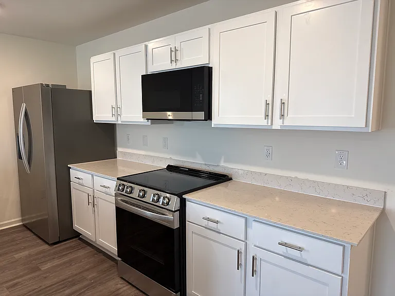 2445 Brookville Dr #B — Photo 6