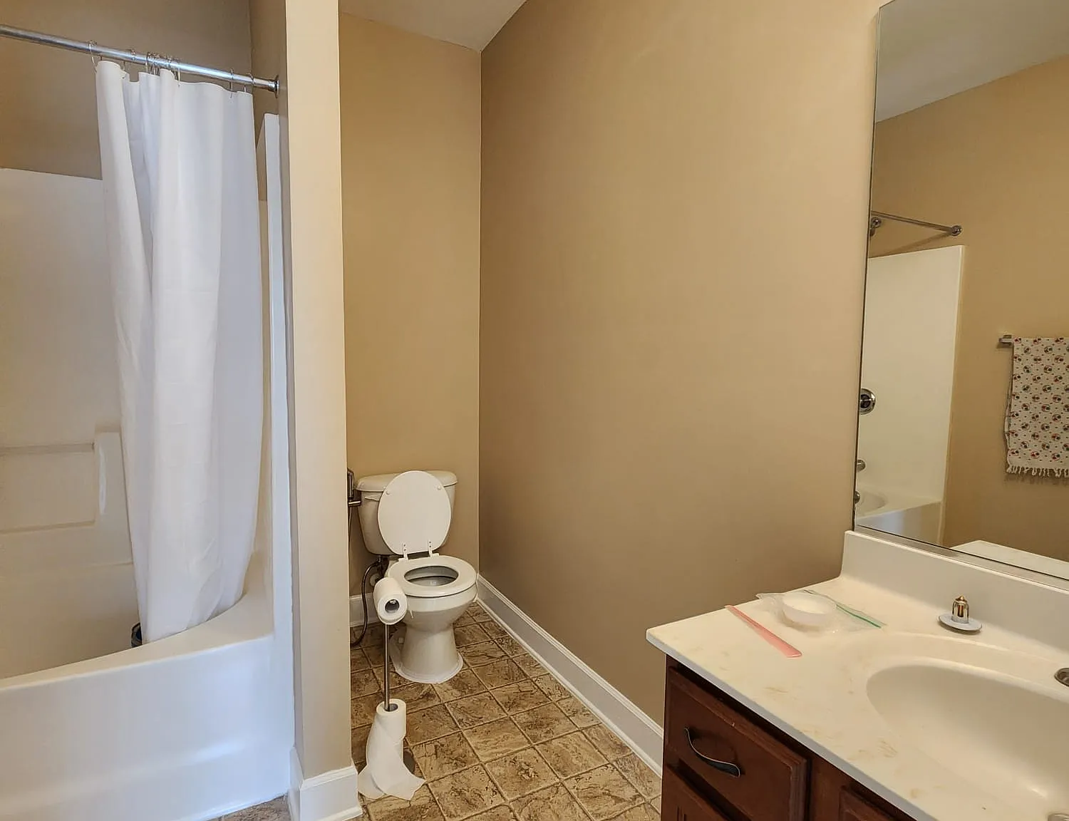 5 bed, 3.5 bath, 2800 sqft, $2,990 — Photo 4