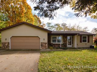 2406 Olde Farm Dr, Jenison, MI 49428