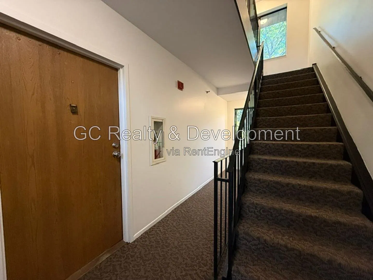 2 bed, 1.0 bath, 850 sqft, $1,595 — Photo 2