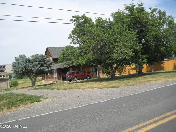 8711 Postma Rd, Moxee, WA 98936