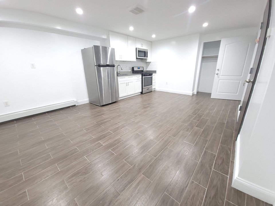 1st image of 899 Willoughby Ave #B2