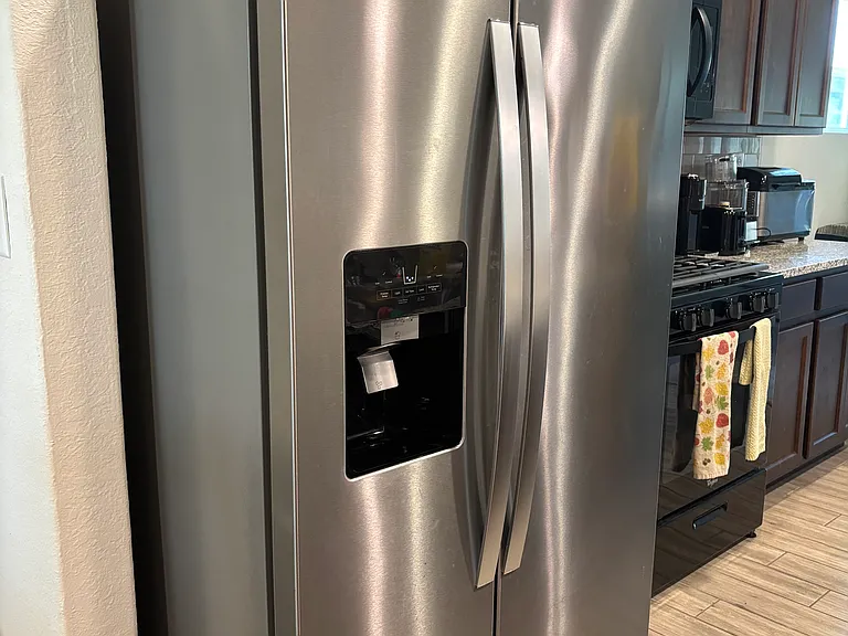 Whirlpool Refrigerator/Freezer with ice maker, water and ice dispenser