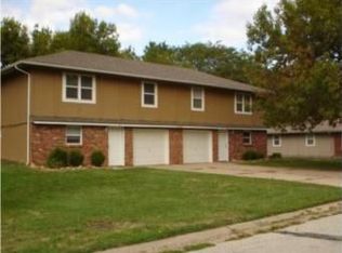 302 NE Westwind Dr, Lees Summit, MO 64086