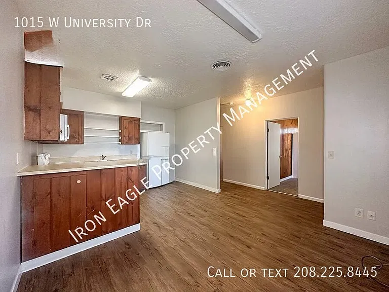 1015 W University Dr — Photo 7