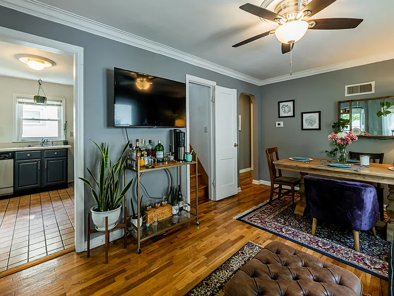 225 N Fairview Ave — Photo 4
