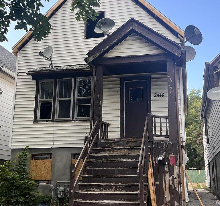1st image of 2412 W Maple STREET #2414