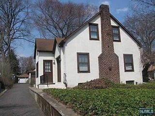 2nd image of 133 Pine St