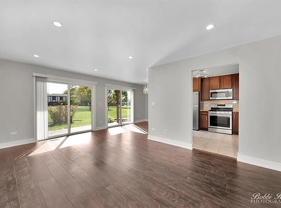 3rd image of 977 Cross Creek Dr N #Bb1