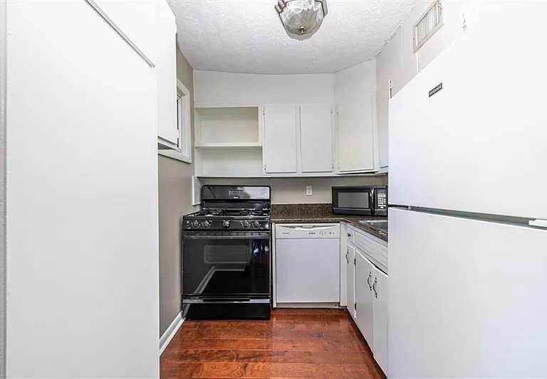120 Biscayne Dr NW #B10 — Photo 13