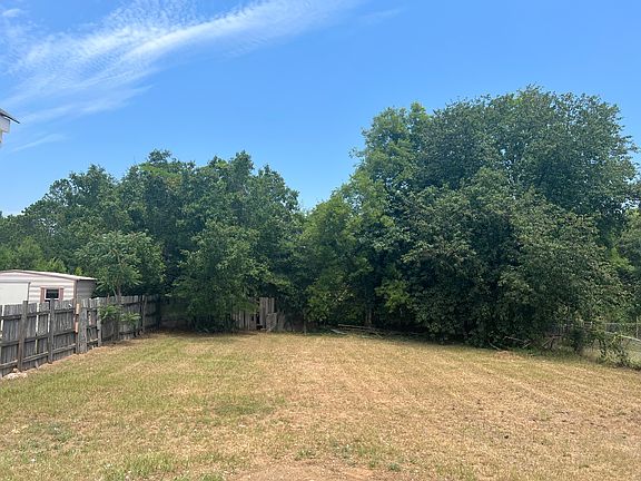 5th image of 925 Oakbrook Dr