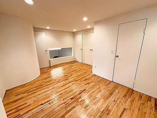 5th image of 251 W 72nd St APT 3W