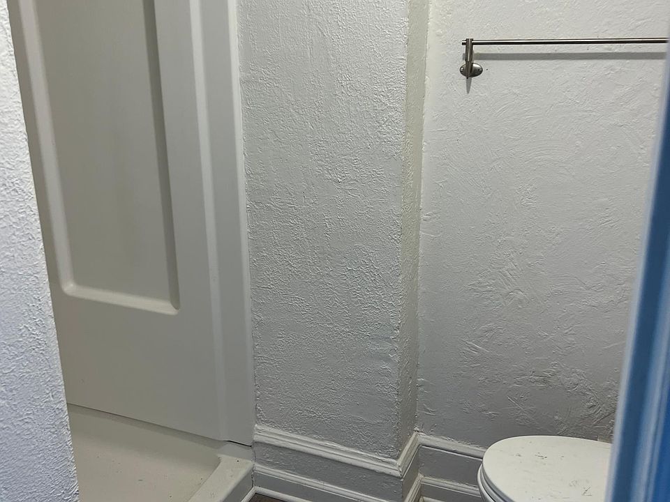 2nd image of 704 Cordova Dr #9