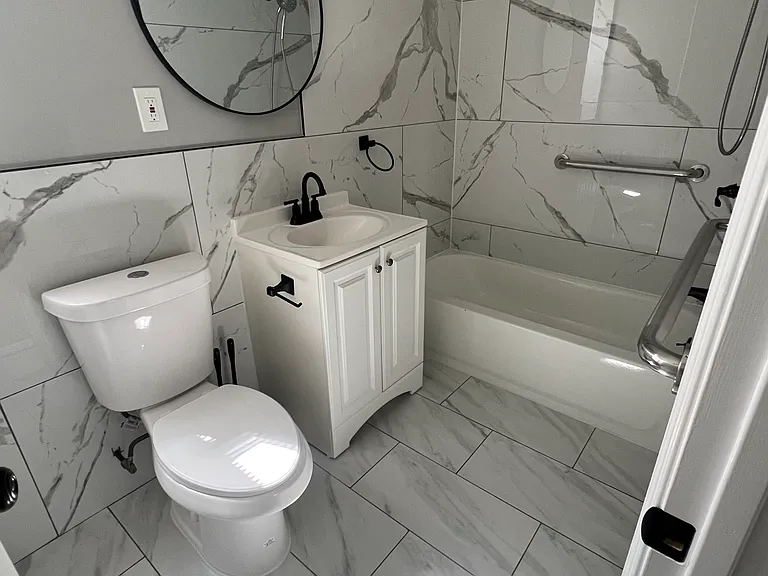 202-206 Berbro Ave #B — Photo 3