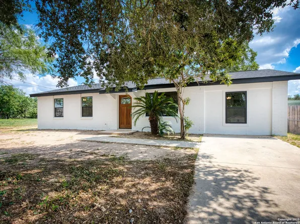 511 5th, Natalia, TX 78059