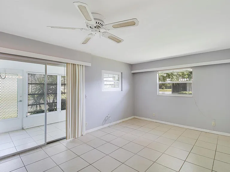 175 Valencia Dr #H — Photo 11