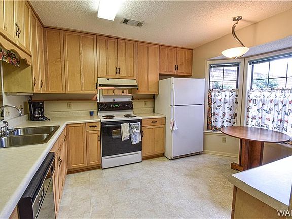 2nd image of 1703 Dauphine Dr