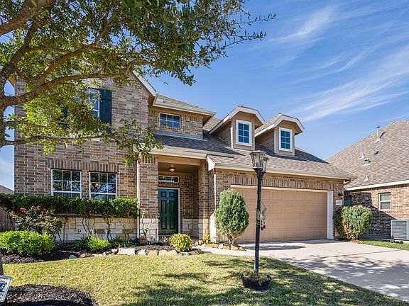 Welcome your friends and family with an inviting entry. As you step into the home you will feel instantly at home in the invitin