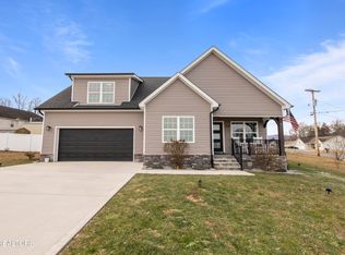 270 Clover Cir, Jacksboro, TN 37757