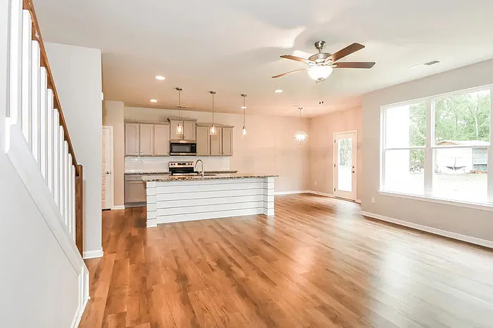 5 bed, 3.0 bath, 2557 sqft, $2,795 — Photo 4