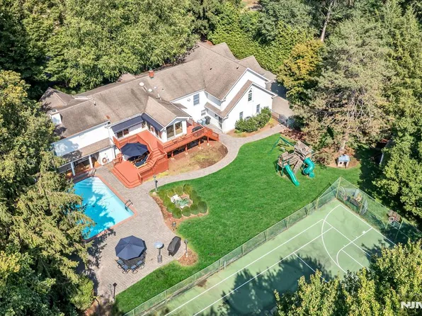 24 Vanderbeck Ln, Mahwah, NJ 07430