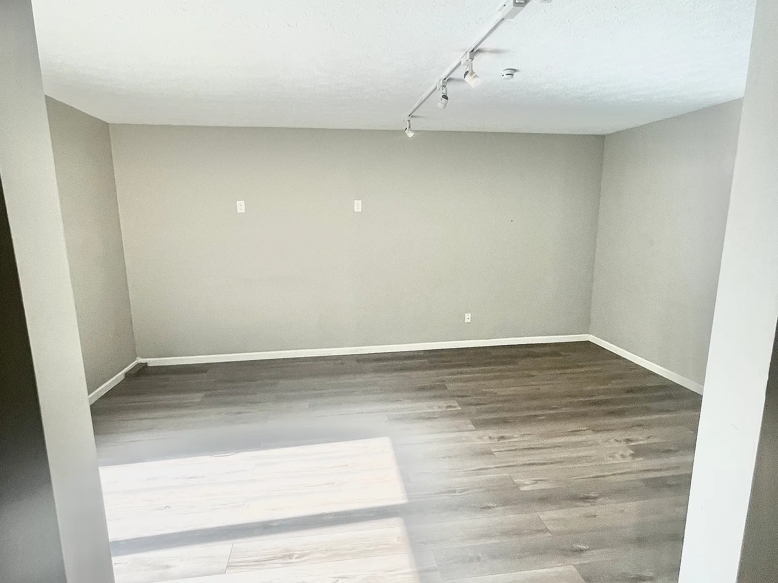 1 bed, 900 sqft, $1,300 — Photo 1