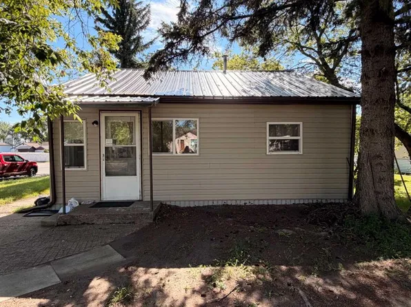 737 N 6th Ave, Wainwright, AB T9W 1C2