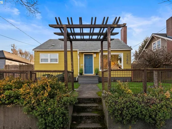 1766 NE Saratoga St, Portland, OR 97211