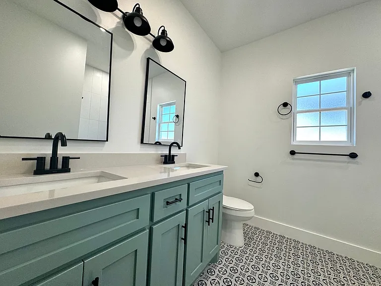 2730 E Admiral Ct — Photo 13