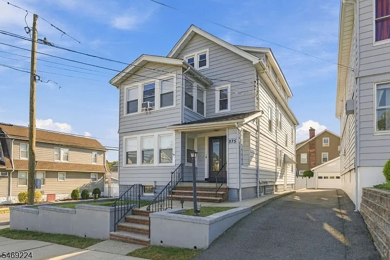 2 bed, 1.0 bath, $2,100 — Photo 1