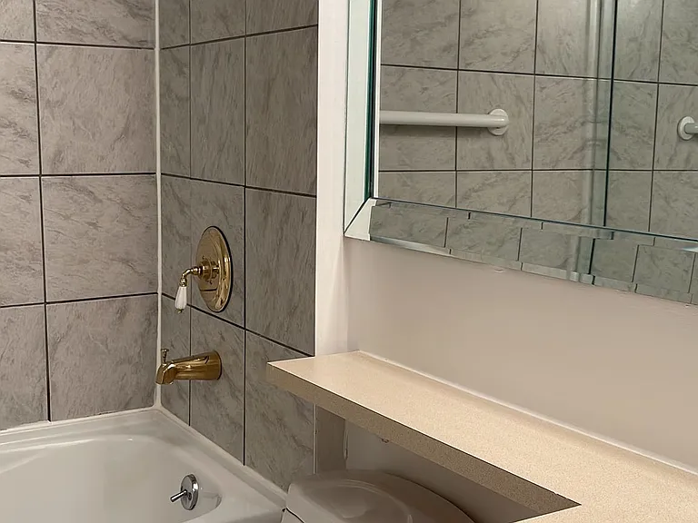 208 Niagara St W #Townhouse 27 — Photo 12
