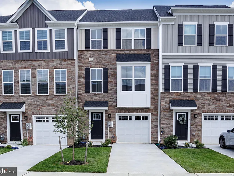 6 Foxwood Dr — Photo 1