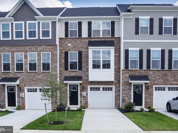 6 Foxwood Dr, Hainesport, NJ 08036
