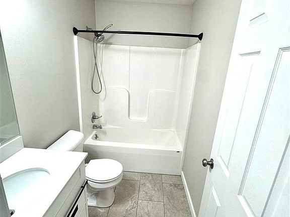 4th image of 154 Beechwood St