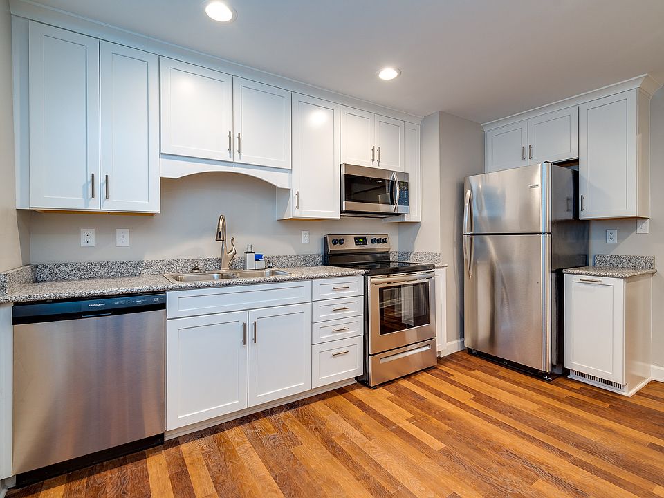 1st image of 1126 Irving Ave #4