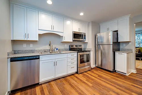 1126 Irving Ave #4 Photo 1