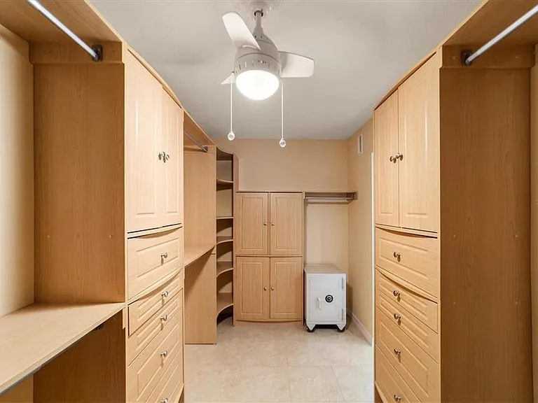 1111 N Gulfstream Ave #16C — Photo 23